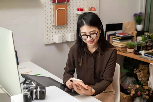 What Are the Best Methods for Using Your Smartphone to Monitor and Control a Smart Home Weather Station?